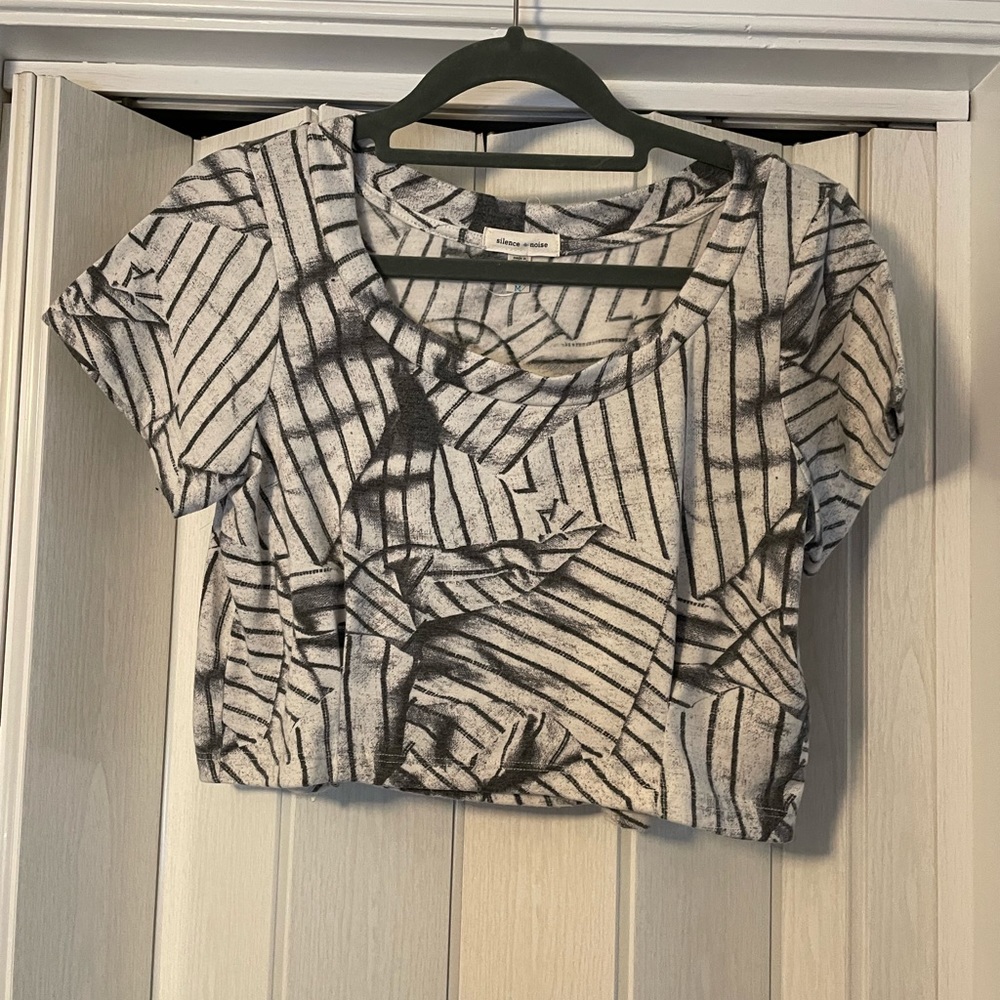 Anthropologie Silence + Noice Crop Top. Like New!